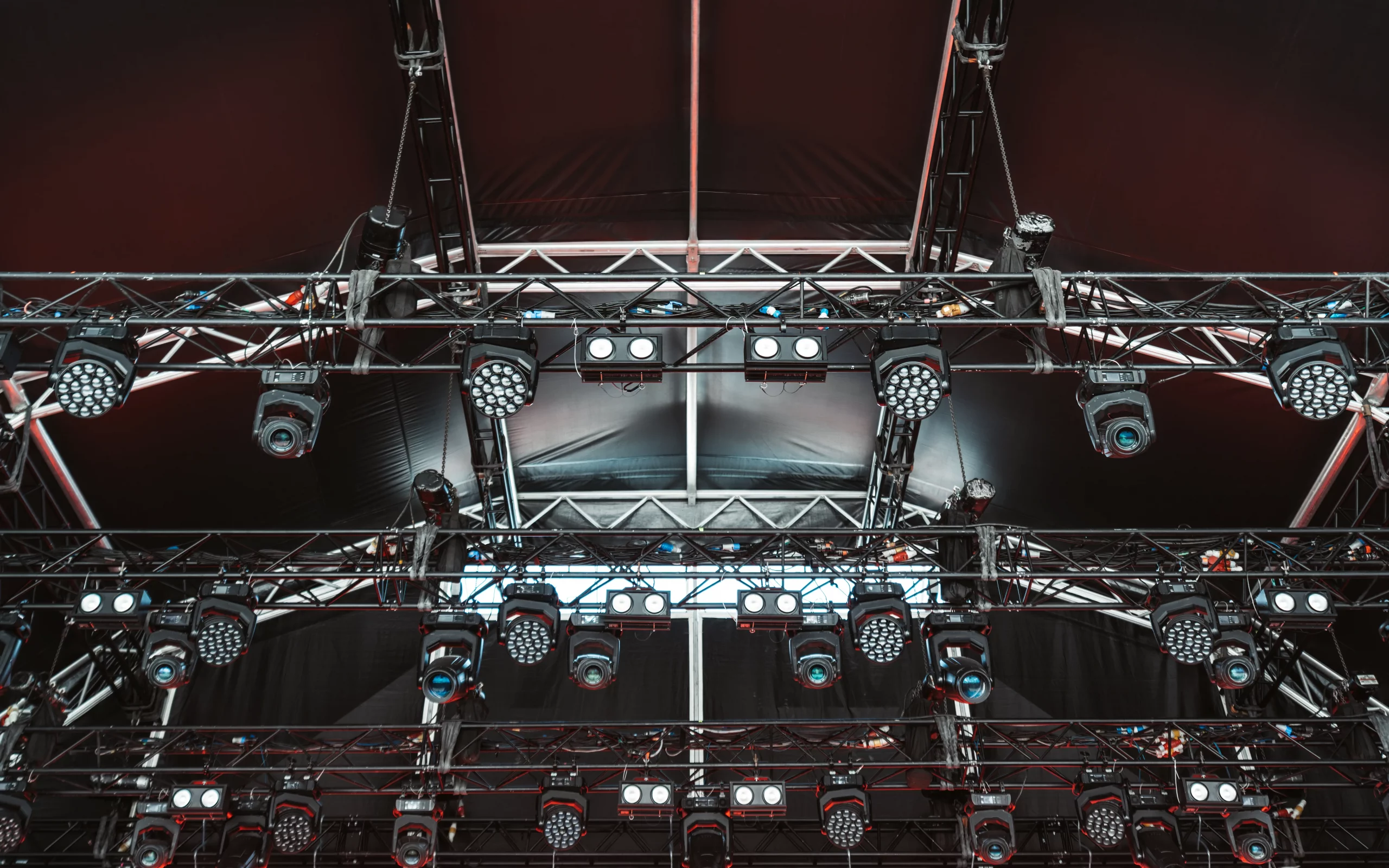 dense-concert-lighting-setup-2026-03-25-04-07-23-utc-2